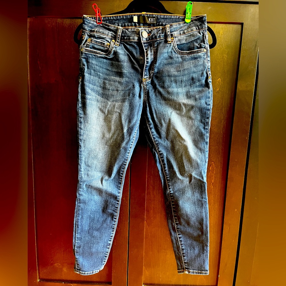 Kut from the Kloth dark wash skinny Jean, women’s 6P. Darker wash than picture